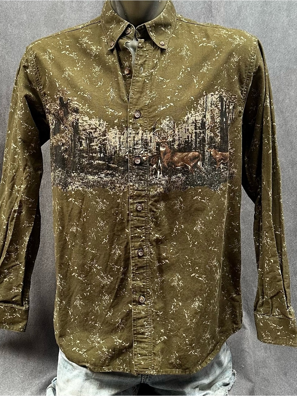 Deer print shirt 100% cotton button front Bluff Creek Outfitters large hunting
